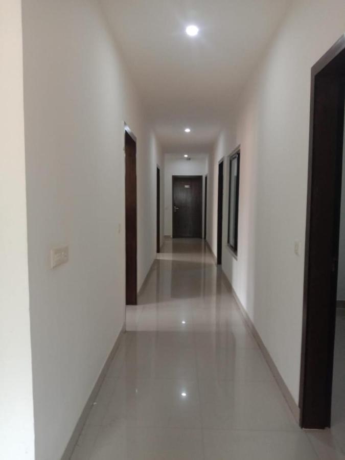 Supreme Guest House By Wb Inn Агра Екстер'єр фото