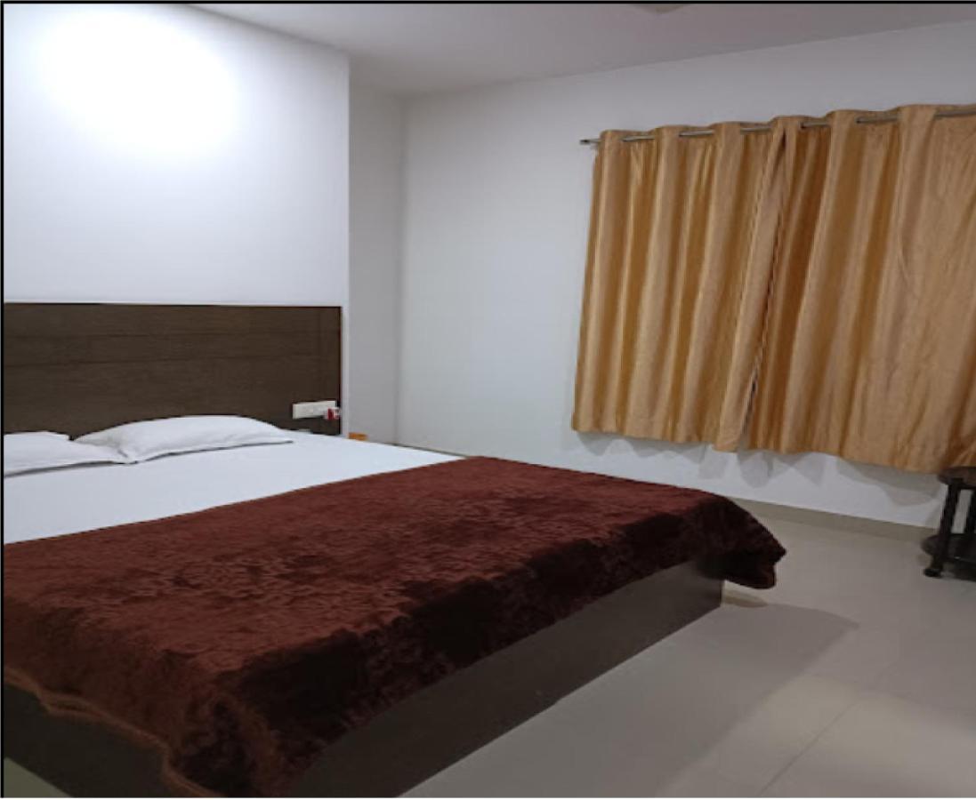 Supreme Guest House By Wb Inn Агра Екстер'єр фото